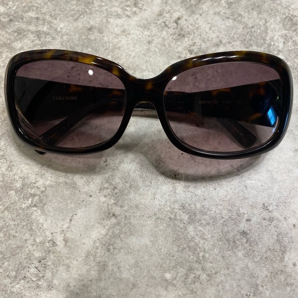 Vera Wang Sunglasses 😎 - Picture 1 of 4